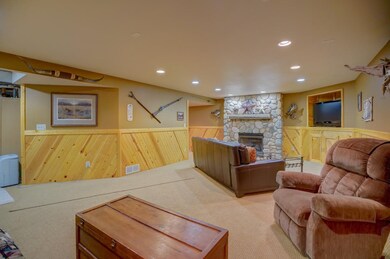 575 Ash St, Oregon, WI 53575 - photo 5