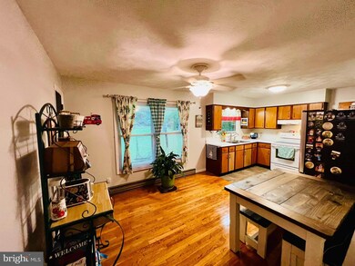 9873 S Congress St, New Market, VA 22844 - photo 5