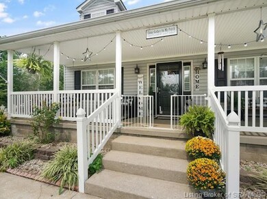 Covered front porch!
