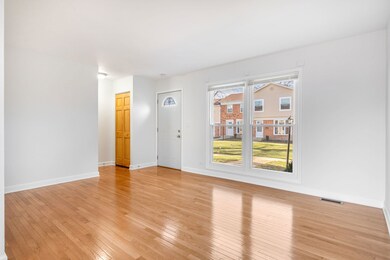 3065 Kingston Ct, Streamwood, IL 60107 - photo 3