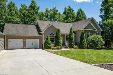 211 Franklin Ct, Purlear, NC 28665 - photo 2