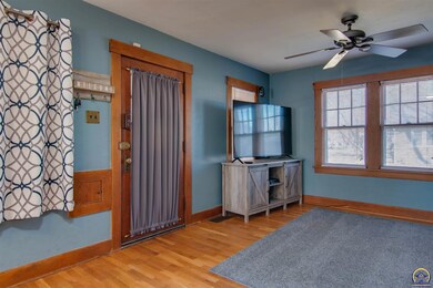 1212 SW Wayne Ave, Topeka, KS 66604 - photo 7