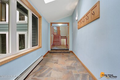 LARGE ENTRYWAY