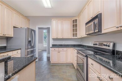 178 Hunters Hill Dr, Statesville, NC 28677 - photo 2