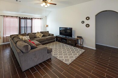 1115 Lasso Ct, Alvin, TX 77511 - photo 3