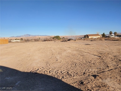 View of yard with a mountain view