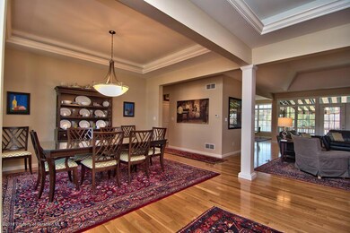 303 Champion Cir, Throop, PA 18512 - photo 4