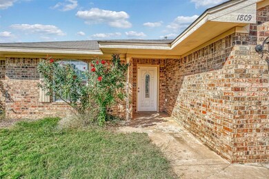 1809 Comet St, Altus, OK 73521 - photo 5