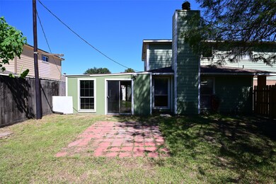 8351 E Ridge Dr, Houston, TX 77040 - photo 4