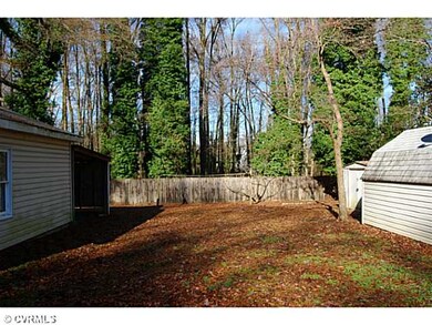 Yard/Garden - 6' PRIVACY FENCE ON REAR OF THE LOT 