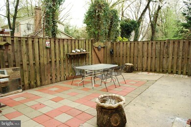 2545 Windbreak Dr, Alexandria, VA 22306 - photo 5