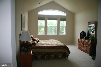 13903 Gullane Dr unit 104, Woodbridge, VA 22191 - photo 5