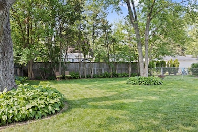 1019 E Elm St, Wheaton, IL 60189 - photo 4