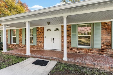 1840 Stoneyridge Dr, Charlotte, NC 28214 - photo 2