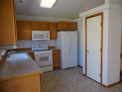 717 E Tara Lee Ave, Medical Lake, WA 99022 - photo 3