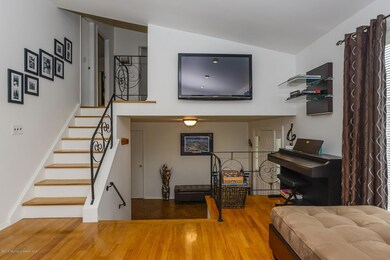 006_Living Room
