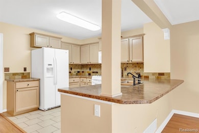 1276 Jay St unit 6, Waterford, MI 48327 - photo 6