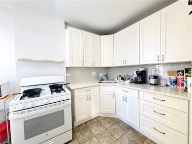 1691 Linden St, Ridgewood, NY 11385 - photo 4