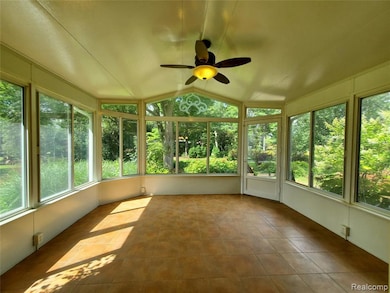 8276 Appleway Dr, Grand Blanc, MI 48439 - photo 6