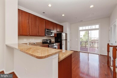 15702 John Diskin Cir unit 136, Woodbridge, VA 22191 - photo 3