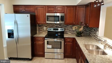 11509 Summer Oak Dr, Germantown, MD 20874 - photo 2