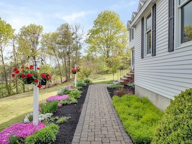 21 Scenic View Dr, Pelham, NH 03076 - photo 4