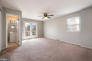 645 W Wiltshire Dr, Wallingford, PA 19086 - photo 4