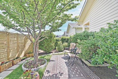 732 Golden Peak Dr, Central Point, OR 97502 - photo 4