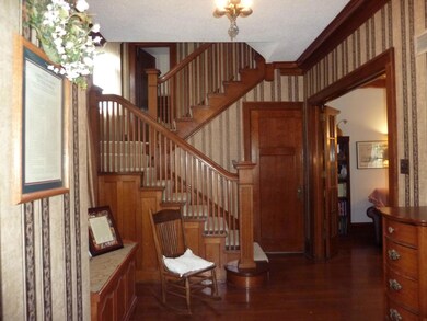 Foyer (View 1)<|><|>