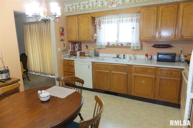 2617 N Fillmore St, Davenport, IA 52804 - photo 3