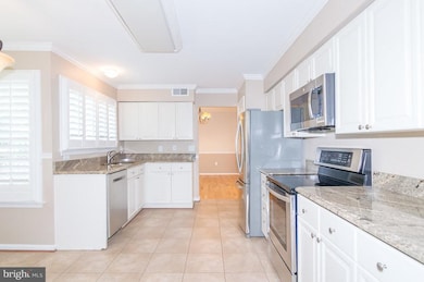 9716 Walthorne Ct, Burke, VA 22015 - photo 6