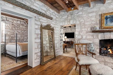 419 W San Antonio St, Fredericksburg, TX 78624 - photo 5