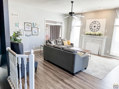 3936 SW Stonybrook Dr, Topeka, KS 66610 - photo 4