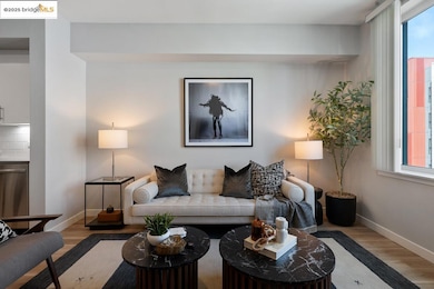 Caspian unit 428, Oakland, CA 94606 - photo 2