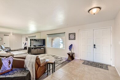 04 Foyer