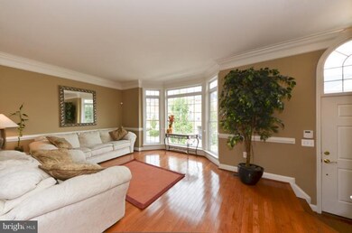 9969 Cyrandall Dr, Oakton, VA 22124 - photo 4