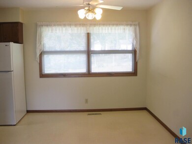 702 E 10th St, Dell Rapids, SD 57022 - photo 5