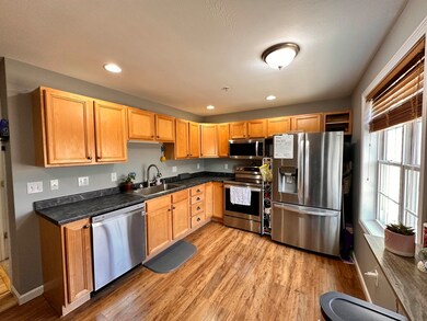 721 Mammoth Rd unit 11, Manchester, NH 03104 - photo 2