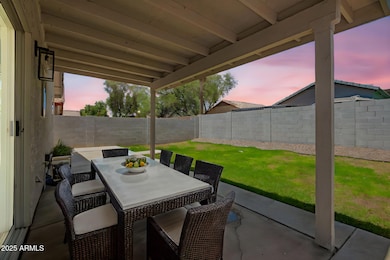 25-Zachary-Outdoor-Modern-2 - Day To Dus