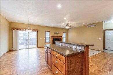 1506 Kodiak Dr NW, Cedar Rapids, IA 52405 - photo 6