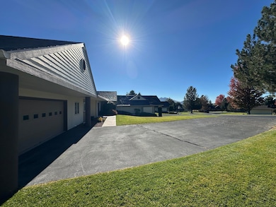 9221 St Andrews Cir, Klamath Falls, OR 97603 - photo 3