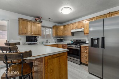 241 W 635 N-J Staples-12