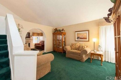 Entry/Living Room
