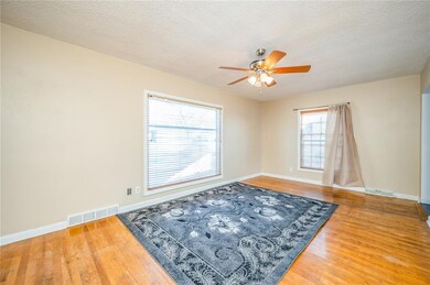 2212 56th St, Des Moines, IA 50310 - photo 3