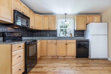 25 Kathy Ln Cumberland ME-print-008-003-