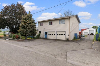 966 Gilman Rd, Medford, OR 97504 - photo 3