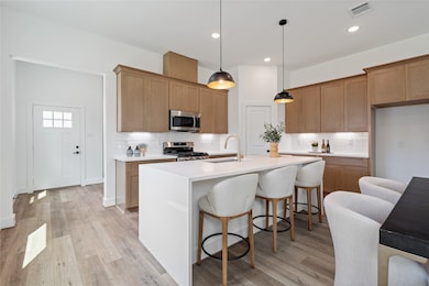 1031 S Victory Dr, Houston, TX 77088 - photo 5