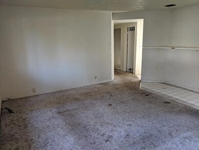 H Living Room3