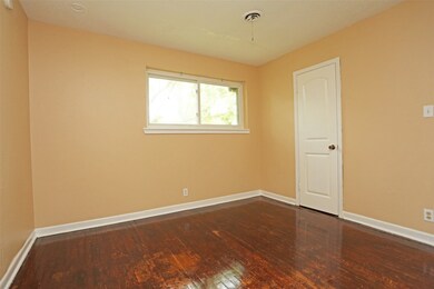 344 Pennington Dr, Alvin, TX 77511 - photo 4