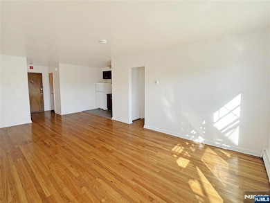 427 Broad Ave unit 2E, Palisades Park, NJ 07650 - photo 4